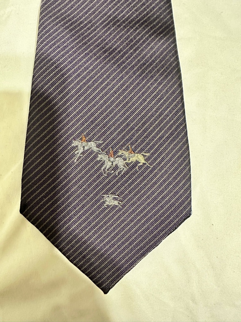 AUTHENTIC Burberry Navy Striped Tie - Picture 3 of 4